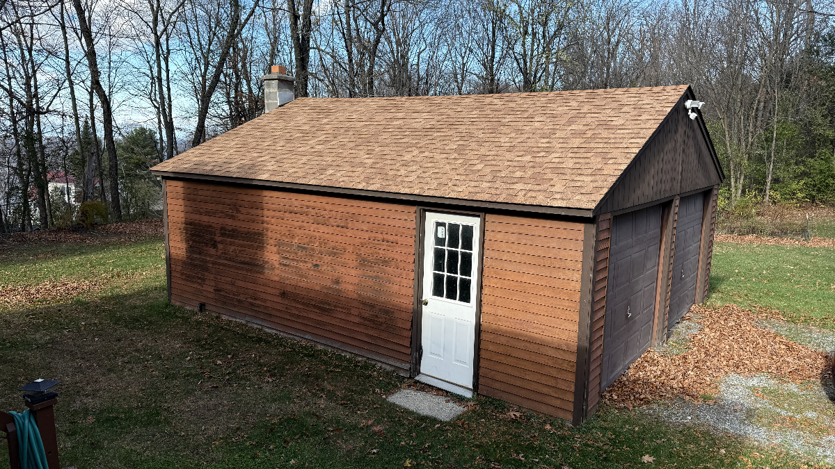 Privacy amongst a quiet community overlooking Lake Champlain - Photo 3