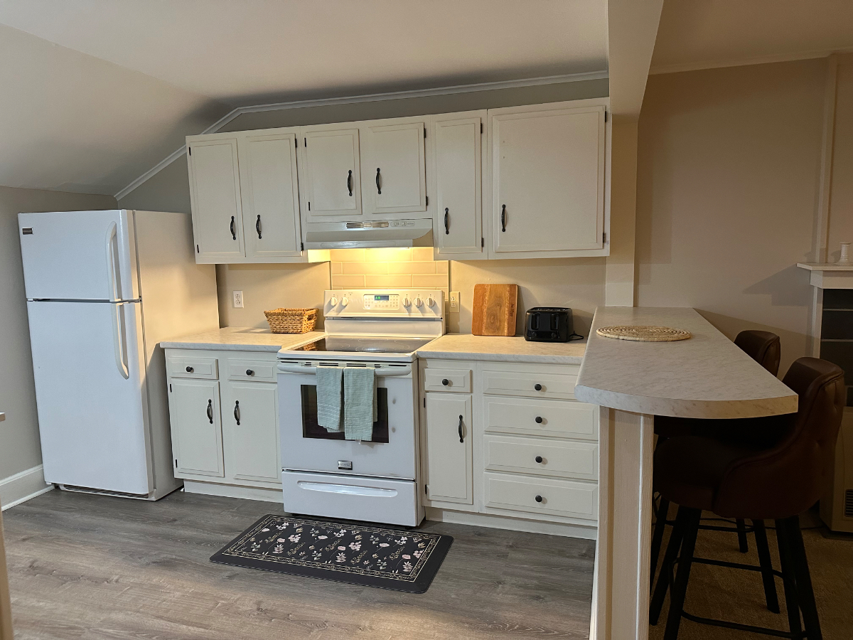 Lovely 1 Bedroom Apt. In Historic Jericho Home. - Photo 3