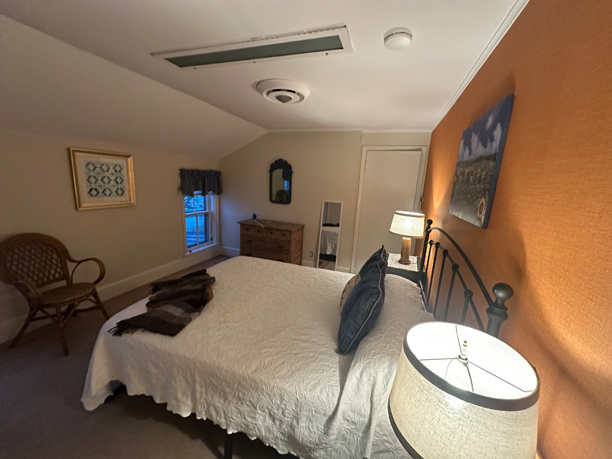 Lovely 1 Bedroom Apt. In Historic Jericho Home. - Photo 7