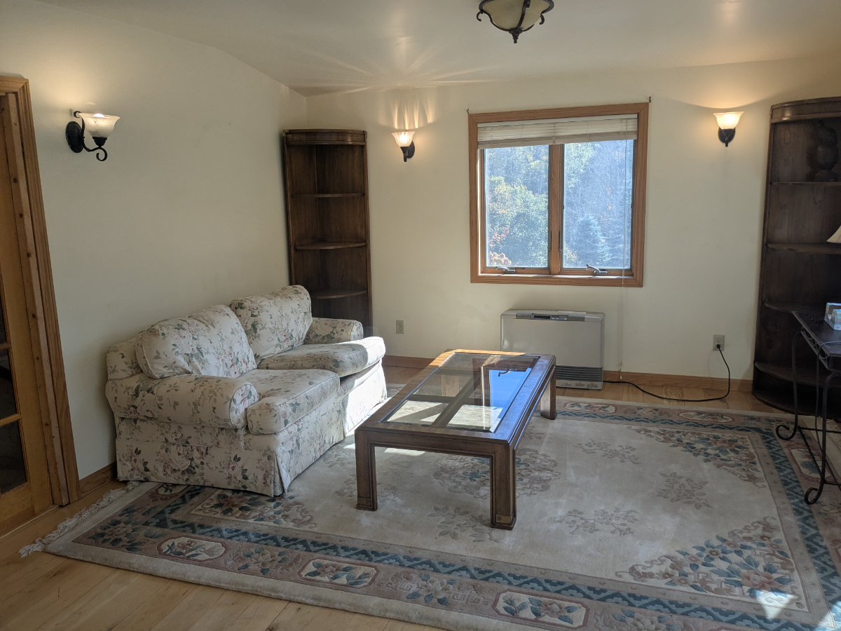 SPACIOUS, COMFORTABLE, CENTRAL LOCATION  PRIVATE 4 BEDROOM/2 BATH ENTIRE HOME - Photo 12