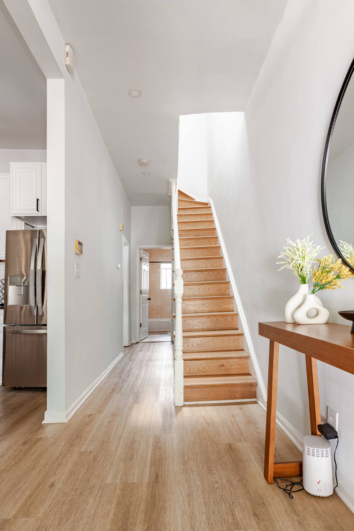 Spacious, Modern 3 Bedroom Retreat in the Heart of Shaw, All Utilities Included - Photo 6