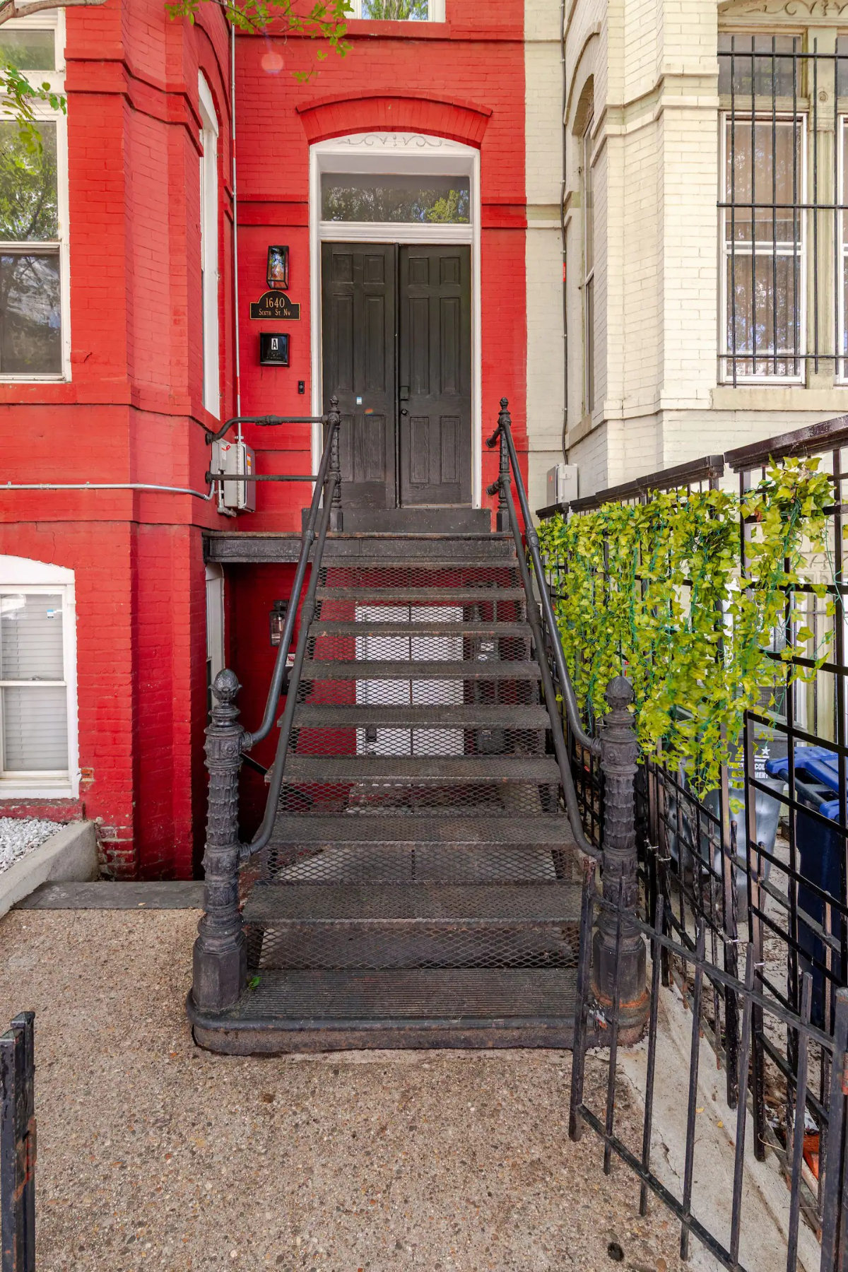 Spacious, Modern 3 Bedroom Retreat in the Heart of Shaw, All Utilities Included - Photo 12
