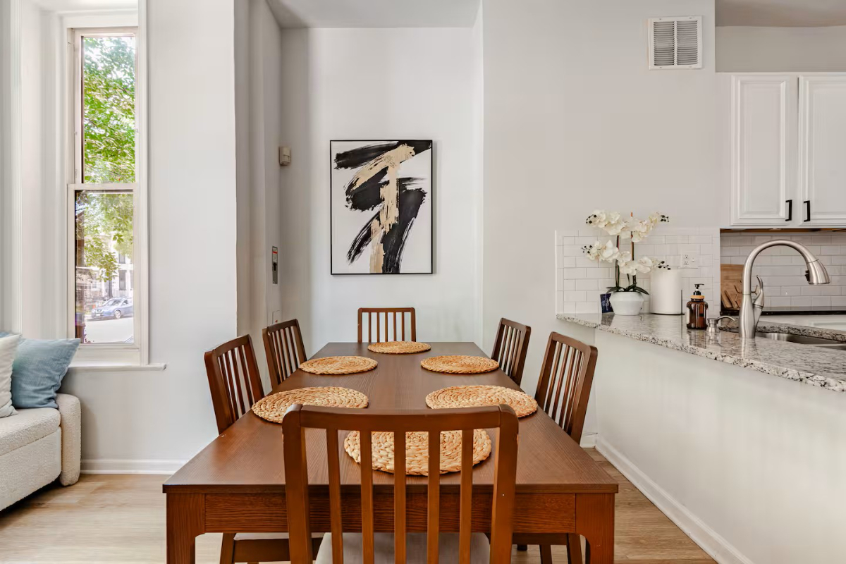 Spacious, Modern 3 Bedroom Retreat in the Heart of Shaw, All Utilities Included - Photo 9
