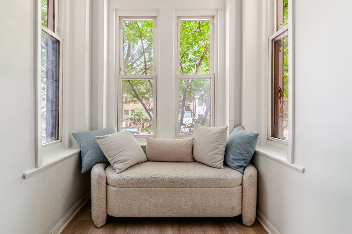 Spacious, Modern 3 Bedroom Retreat in the Heart of Shaw, All Utilities Included - Photo 4