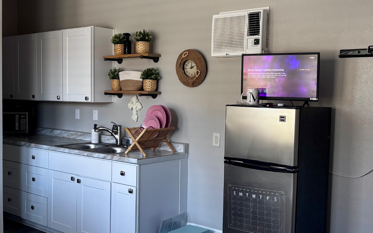 Private Furnished Casita with Kitchenette, Walk-In Shower, and Driveway Parking