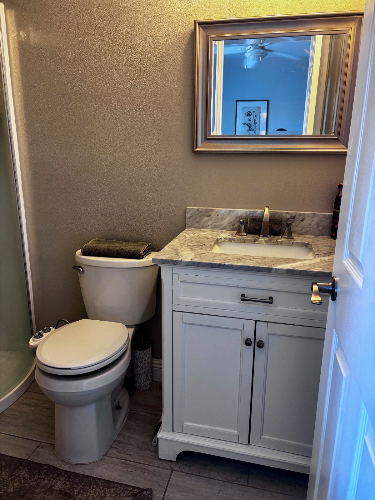 Private Furnished Casita with Kitchenette, Walk-In Shower, and Driveway Parking - Photo 6