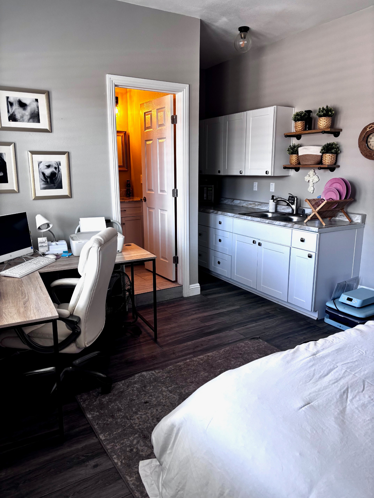 Private Furnished Casita with Kitchenette, Walk-In Shower, and Driveway Parking - Photo 4