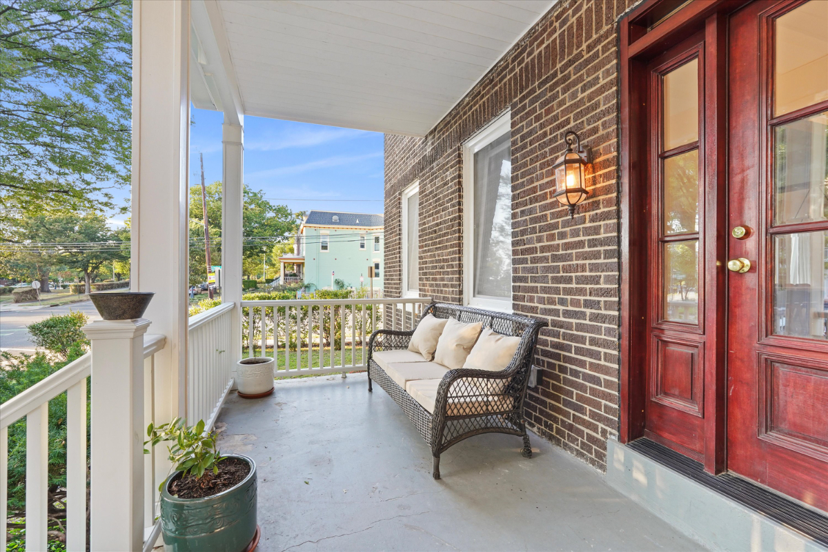 Furnished 3BR Home -- Near Hospitals, Metro & Parks -- EV Charger & Yard - Photo 2