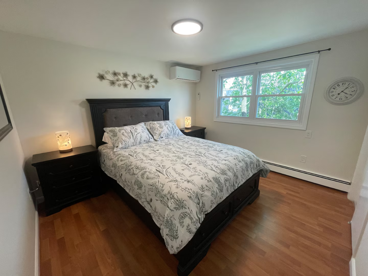 Spacious 5BR Furnished Home | Sleeps 12 | Monthly Rental - Photo 12