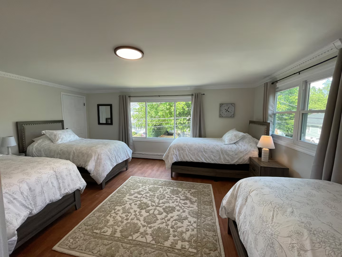 Spacious 5BR Furnished Home | Sleeps 12 | Monthly Rental - Photo 10