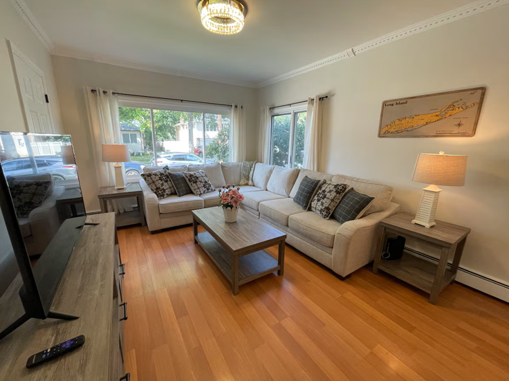 Spacious 5BR Furnished Home | Sleeps 12 | Monthly Rental - Photo 3