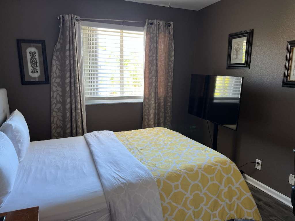 Furnished Home in Gated Community 3 Bedroom 2.5 Bathrooms - Photo 5