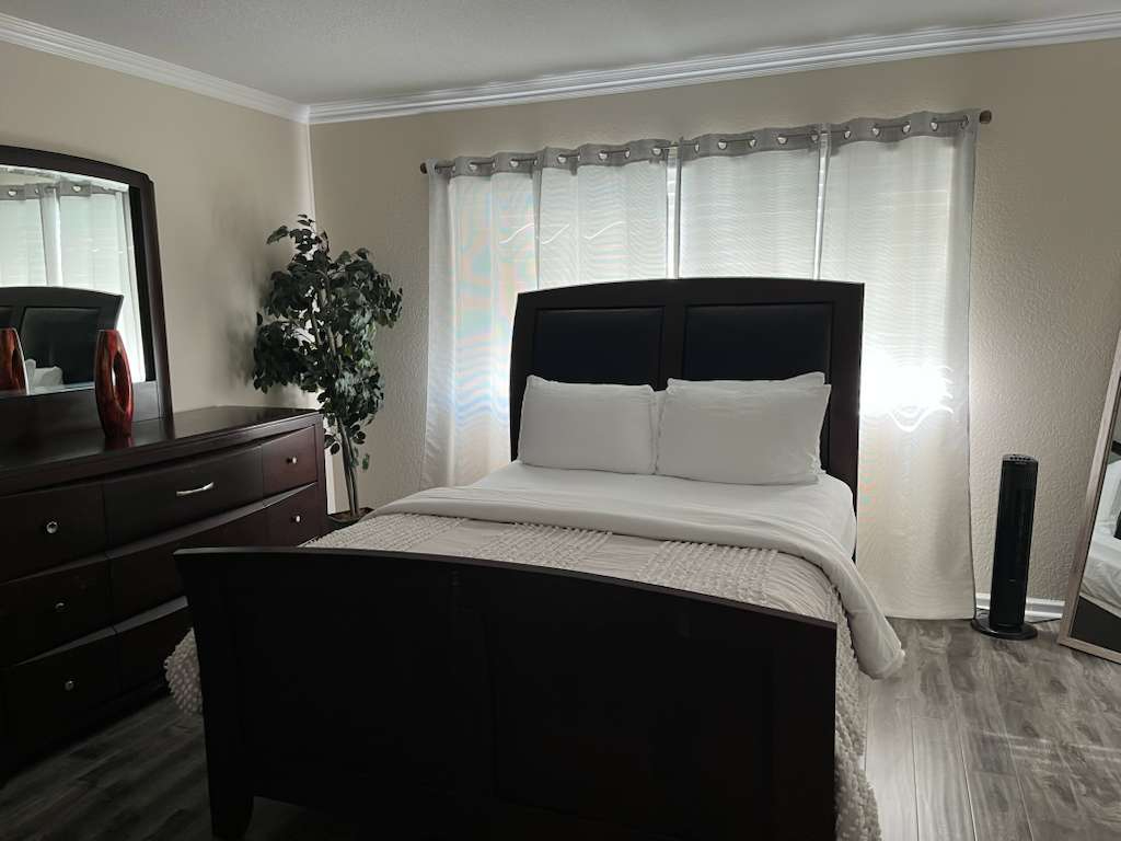 Furnished Home in Gated Community 3 Bedroom 2.5 Bathrooms - Photo 2