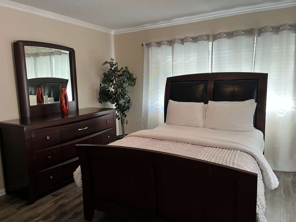 Furnished Home in Gated Community 3 Bedroom 2.5 Bathrooms - Photo 3