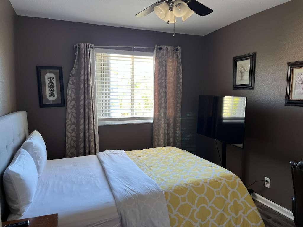 Furnished Home in Gated Community 3 Bedroom 2.5 Bathrooms - Photo 4