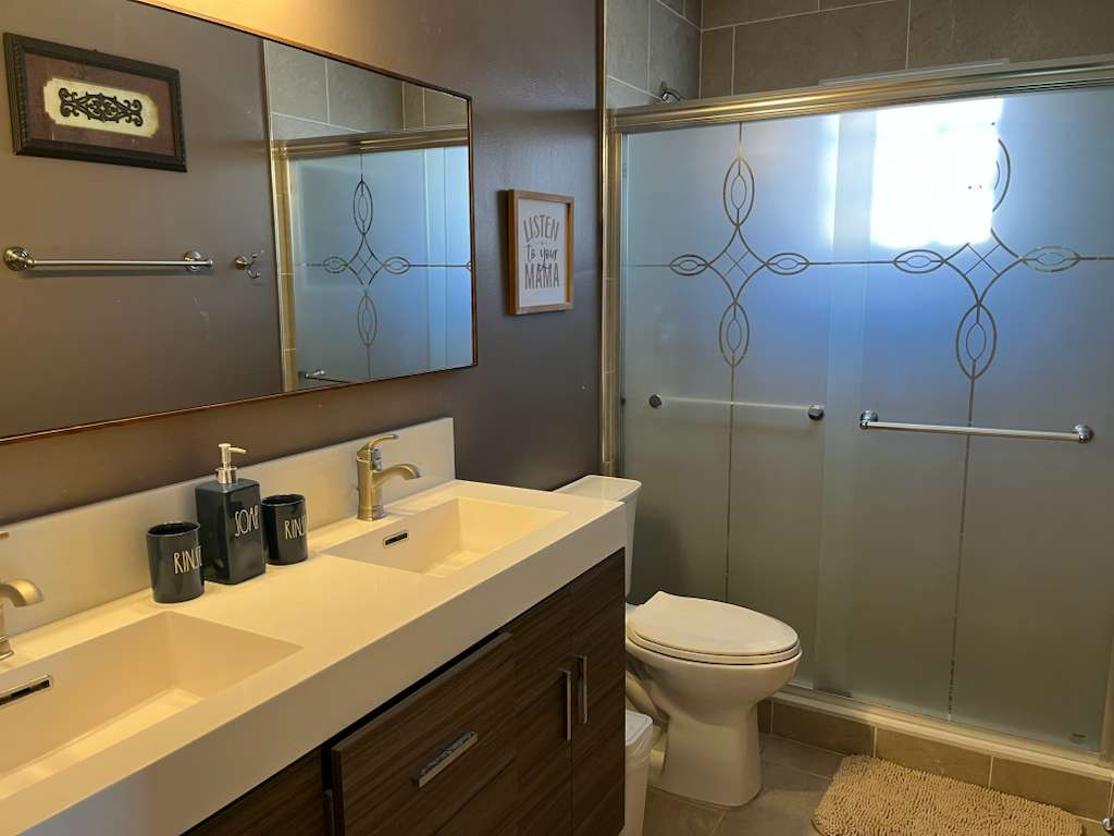 Furnished Home in Gated Community 3 Bedroom 2.5 Bathrooms - Photo 8