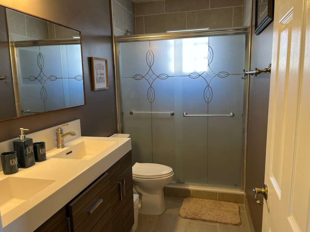 Furnished Home in Gated Community 3 Bedroom 2.5 Bathrooms - Photo 9