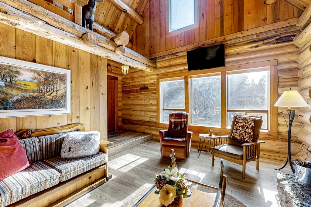 Luxury Log Home Retreat - 3BR/2BA w/ Loft Area & Outdoor Space, Near Lakes, Trails & Skiing - Photo 3