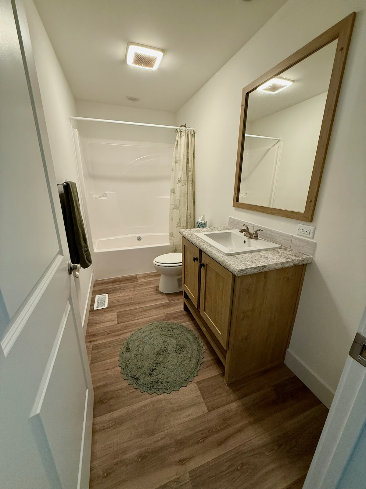 Furnished 3BR/2BA New Build with Patio & Deck - Walkable, Near Hospital, Perfect for Traveling Profe - Photo 12