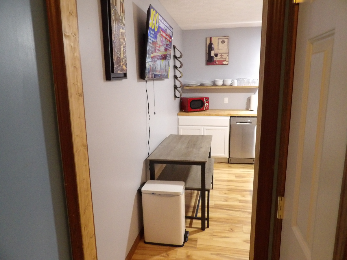 Cozy 1BR Apt in Nitro, WV. Ideal for solo traveler, couples, or business guests - Photo 6