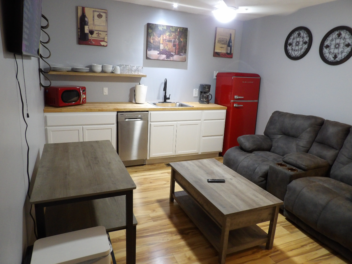 Cozy 1BR Apt in Nitro, WV. Ideal for solo traveler, couples, or business guests - Photo 2