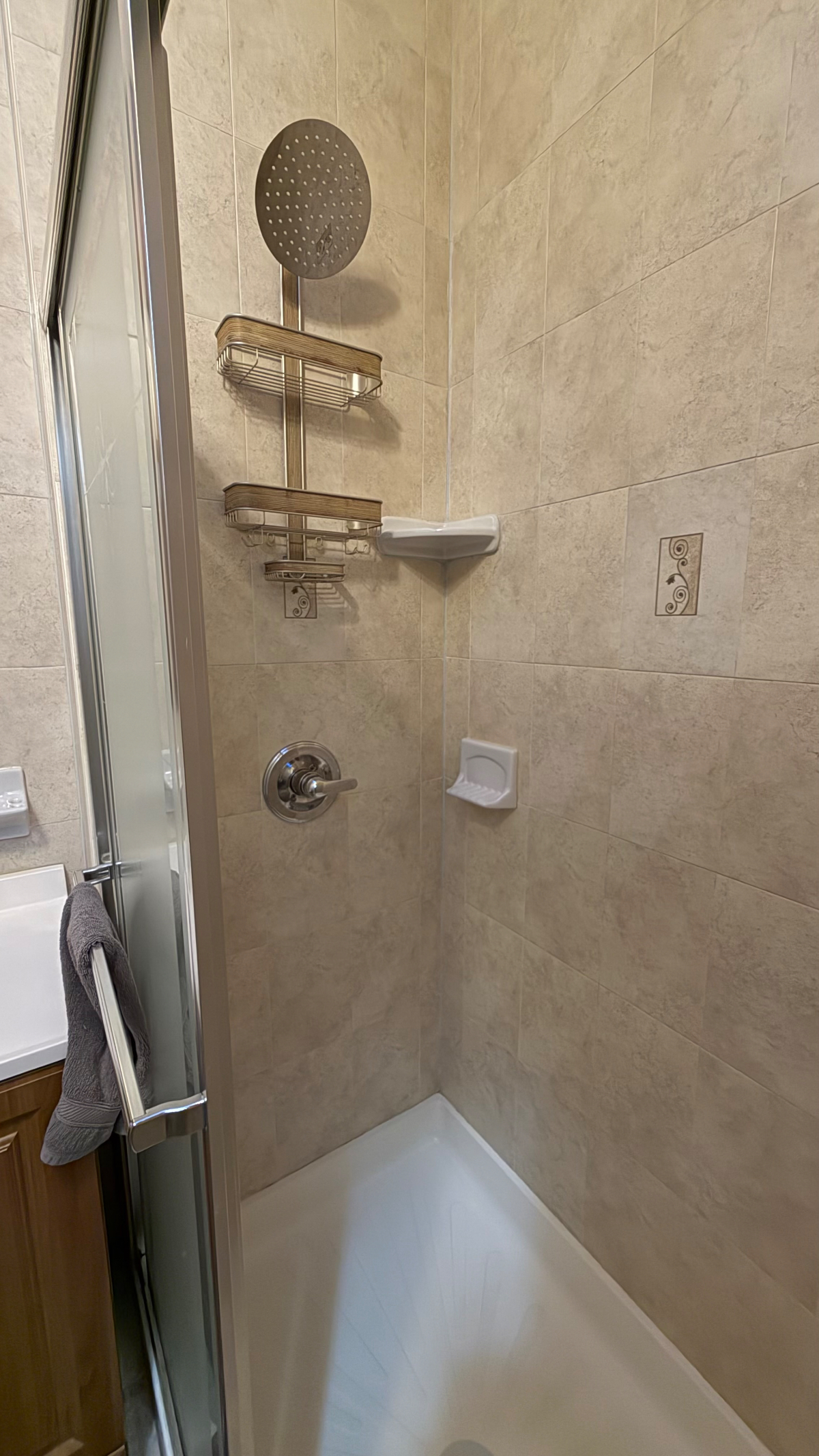 Cozy Spacious 1Bd 1Ba Astoria Park - Photo 9