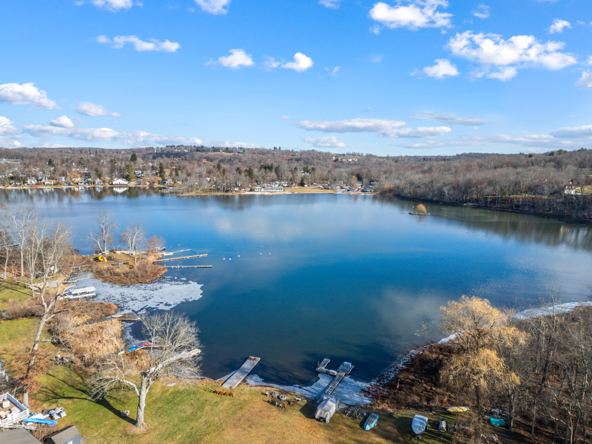 Pet Frndly Lake House w/Fireplace & Fire Pit W/D - Photo 2