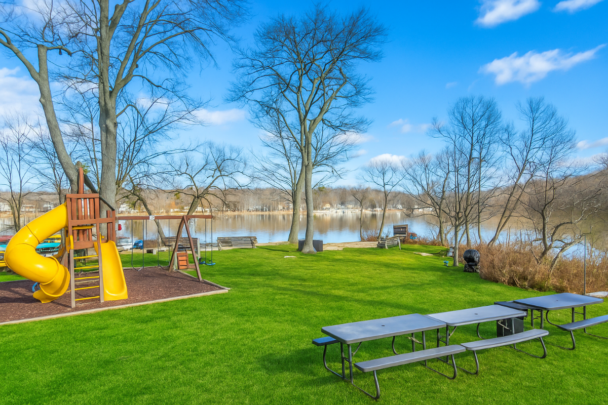 Pet Frndly Lake House w/Fireplace & Fire Pit W/D - Photo 3