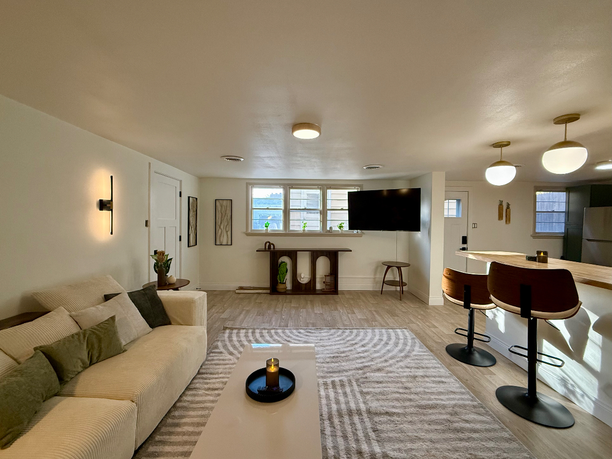Central Garden Level 2 Bedroom - Photo 2