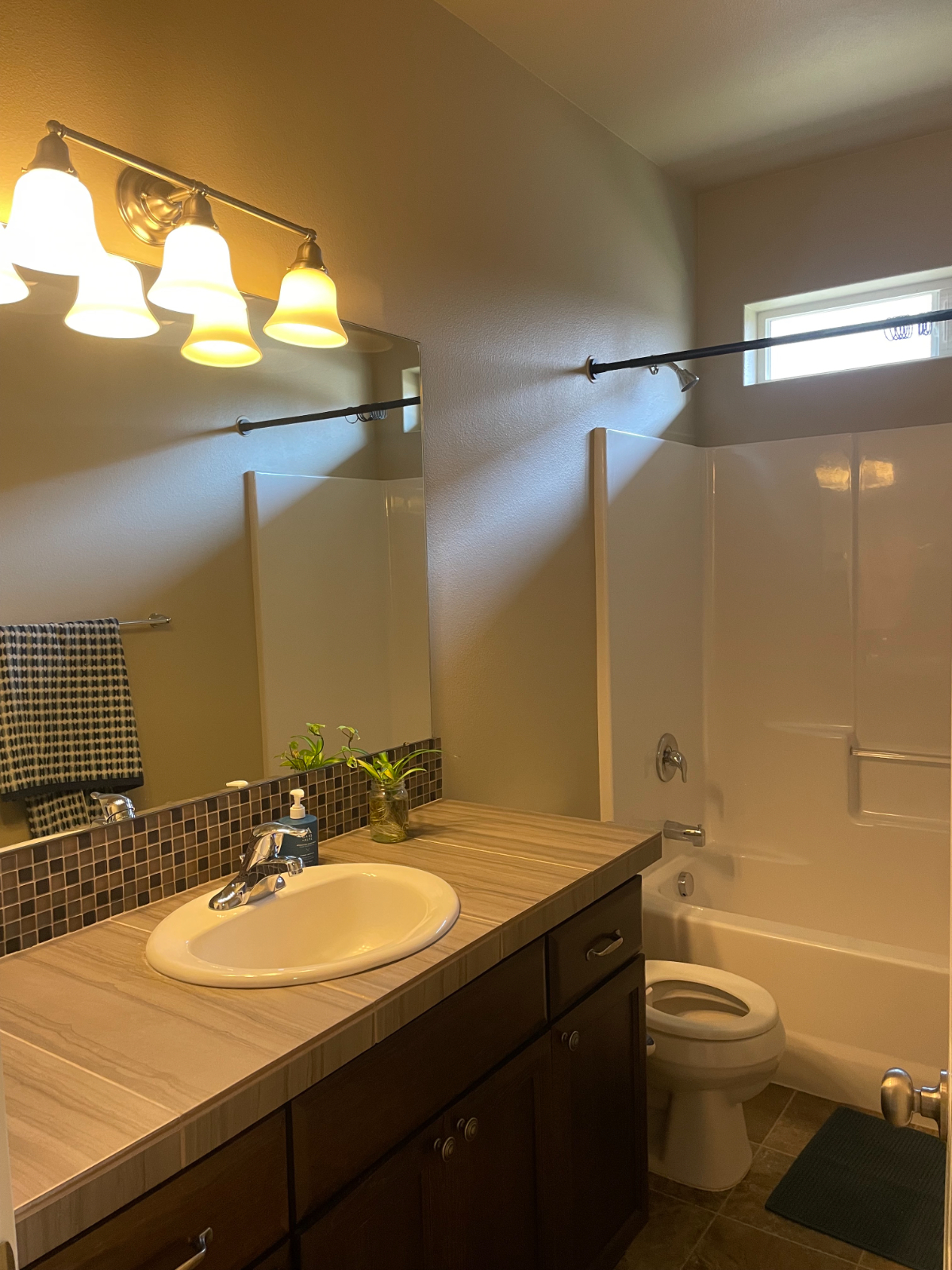 Private room in a fully furnished mid-town Bend home. - Photo 5