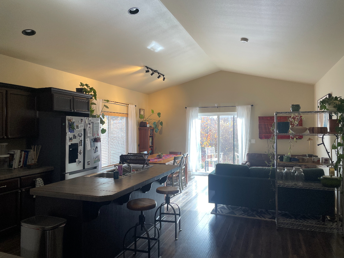 Private room in a fully furnished mid-town Bend home. - Photo 2