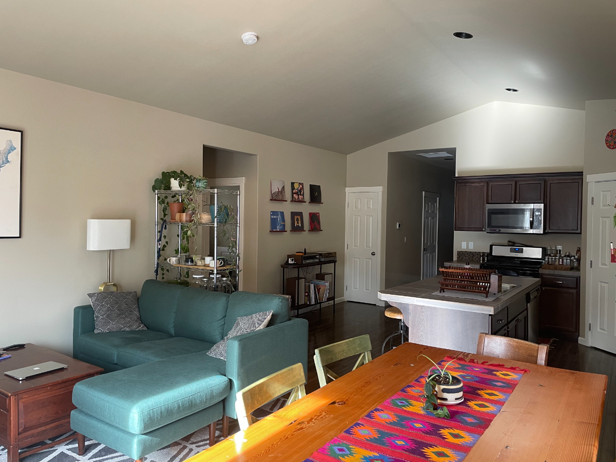 Private room in a fully furnished mid-town Bend home. - Photo 1