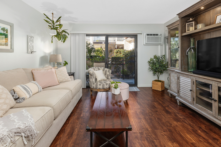 Furnished 1BR - Private Patio - Pool & Gym - Walk to Fashion Valley Mall - 10 Min to Beaches - Photo 3