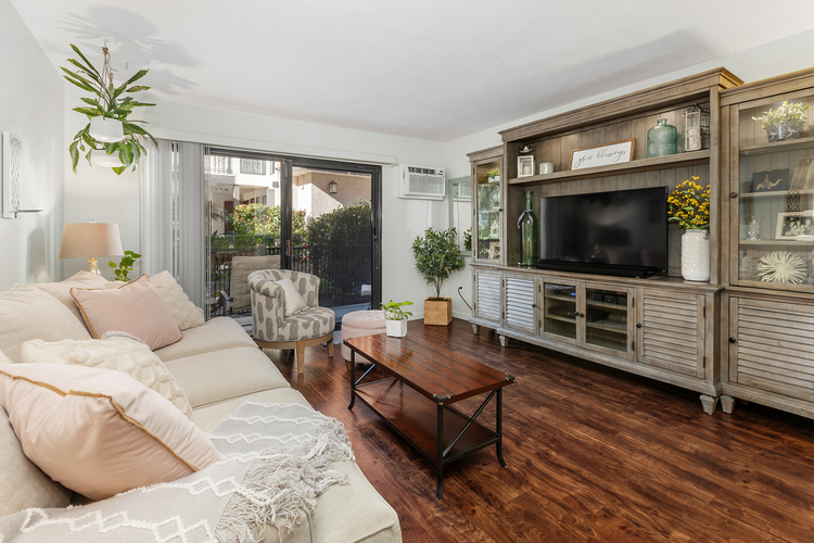 Furnished 1BR - Private Patio - Pool & Gym - Walk to Fashion Valley Mall - 10 Min to Beaches - Photo 4