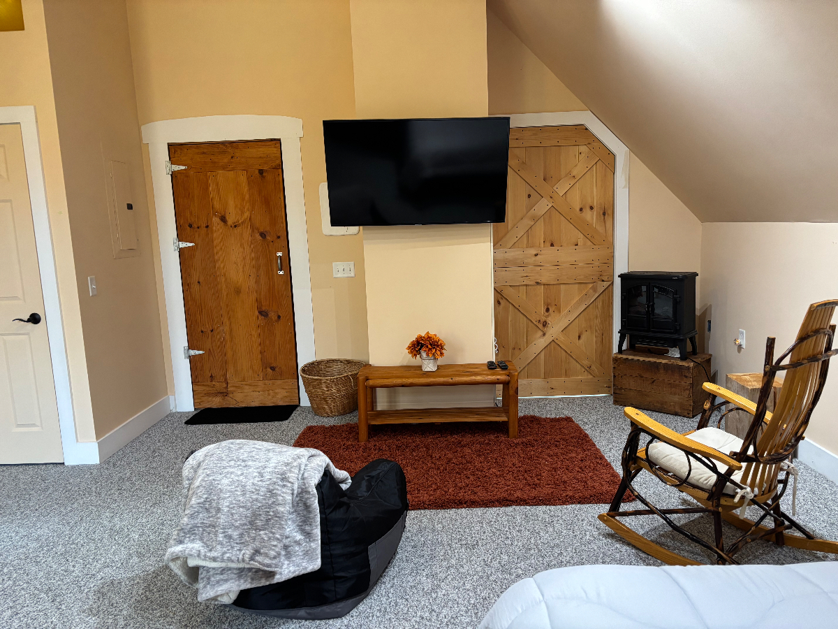 Vermont (Northern) Cozy country loft in a private setting - Photo 2
