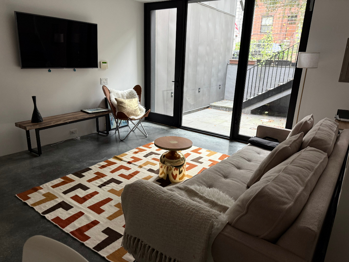 Bright and Spacious Furnished 1-Br Apt in Adams Morgan - Photo 1