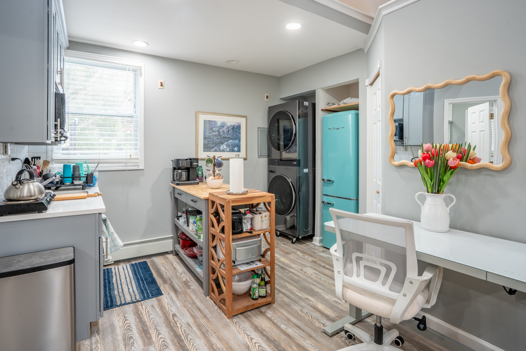Beautiful and Private Studio Cottage with Park-Like Grounds - Photo 12