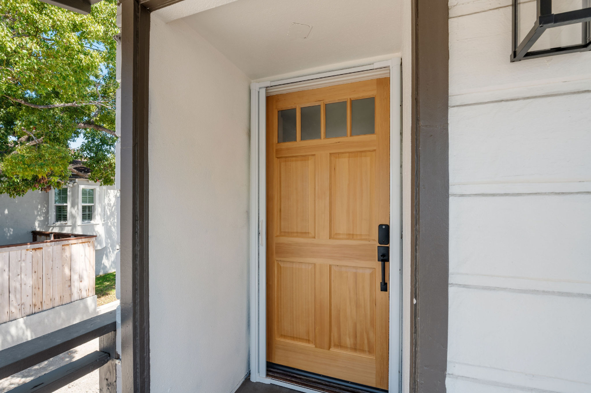 Bright, open, cozy suite in safe, quiet residential neighborhood - Photo 4
