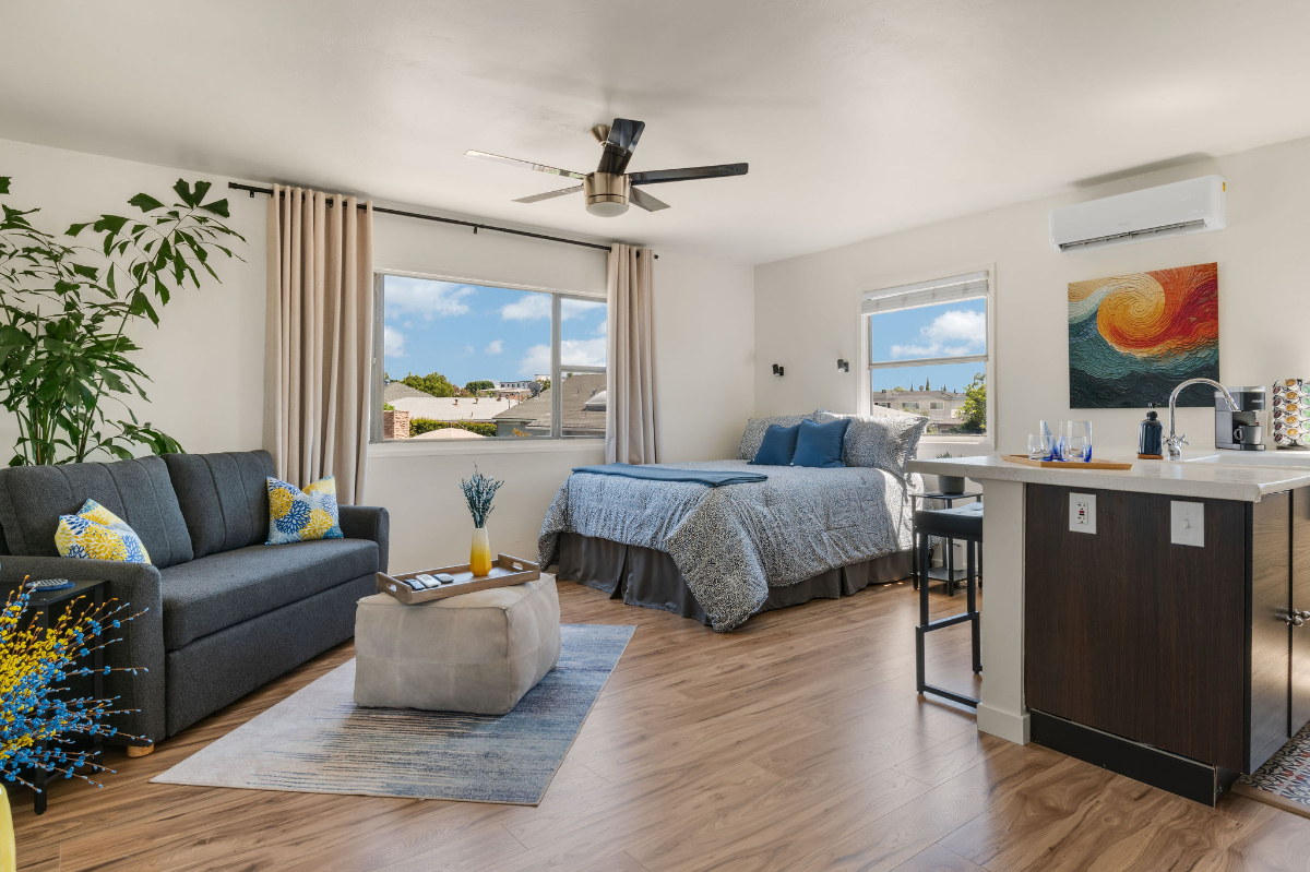 Bright, open, cozy suite in safe, quiet residential neighborhood - Photo 1