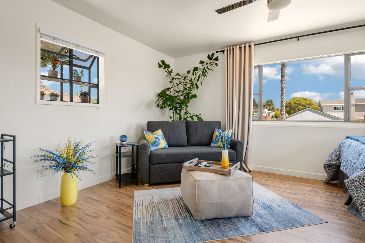 Bright, open, cozy suite in safe, quiet residential neighborhood - Photo 5