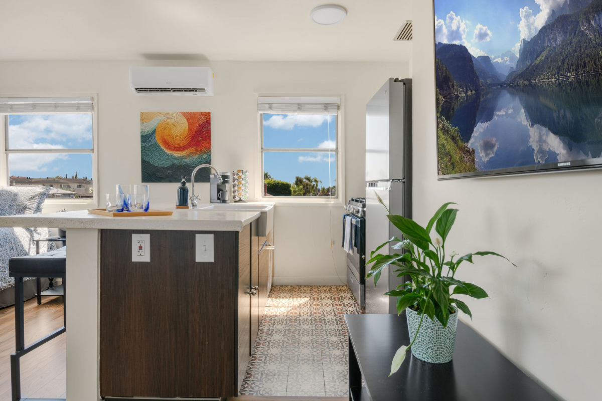 Bright, open, cozy suite in safe, quiet residential neighborhood - Photo 6