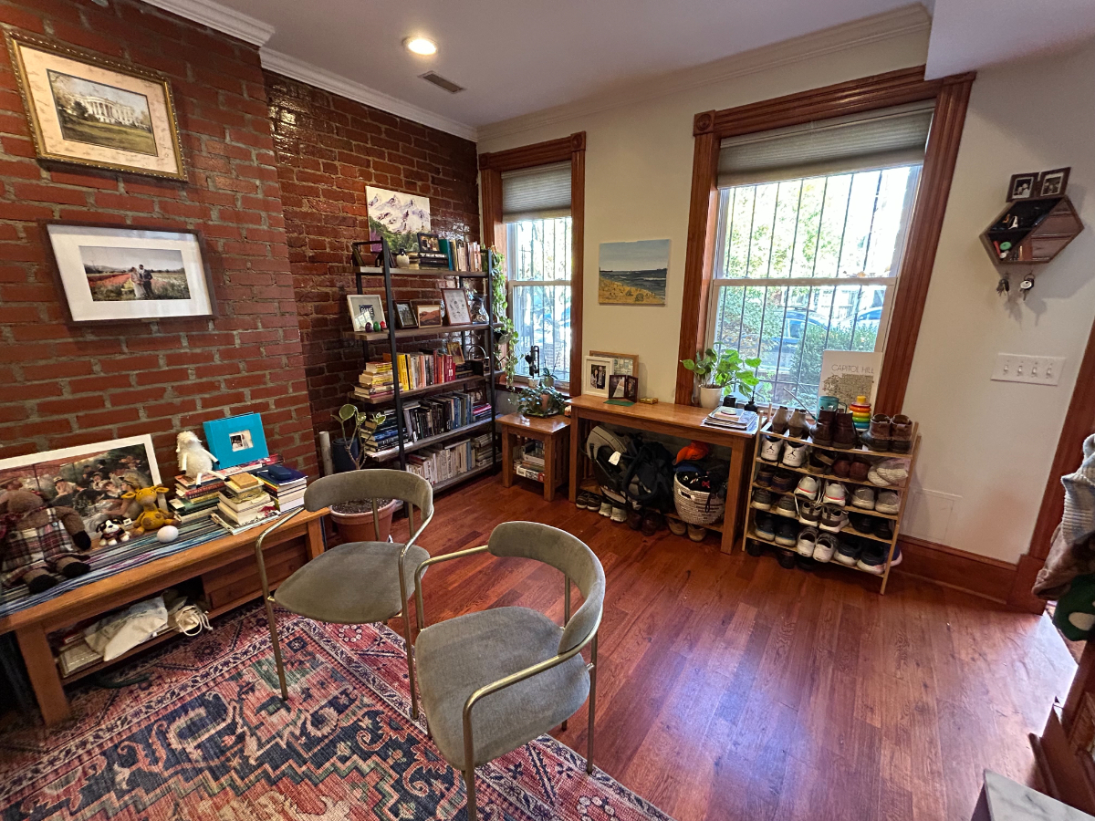 Beautiful Furnished Capitol Hill H St Corridor Rowhouse Walk to H St, Near Union Station and Major - Photo 1