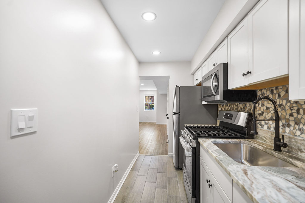 One bedroom and one bath room with washer/dryer and new Stainless Steel appliances - Photo 6