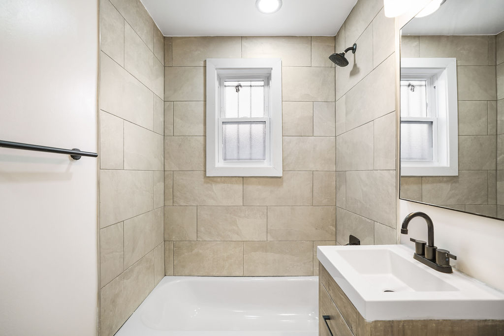 One bedroom and one bath room with washer/dryer and new Stainless Steel appliances - Photo 7