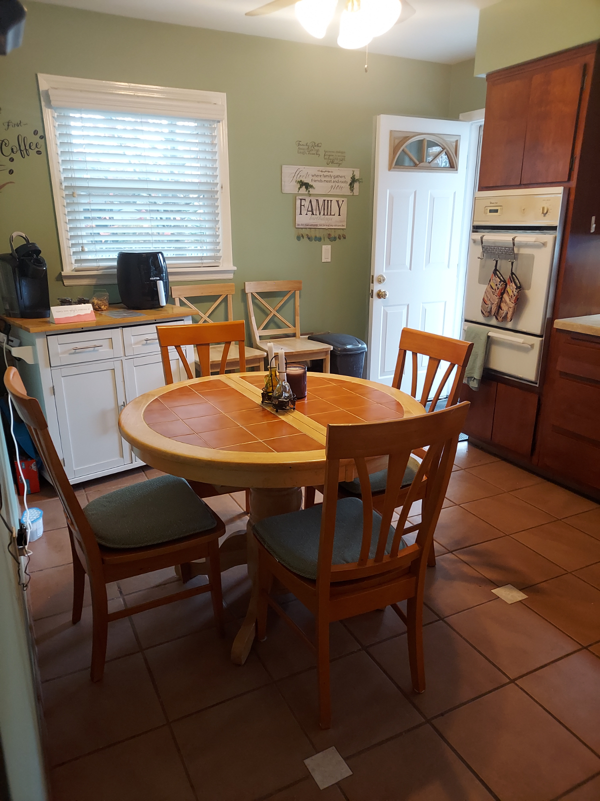 Spacious 3BR Home w/ Driveway, Yard, Washer/Dryer, Close to Hospitals, 10min walk to Public Transpor - Photo 4