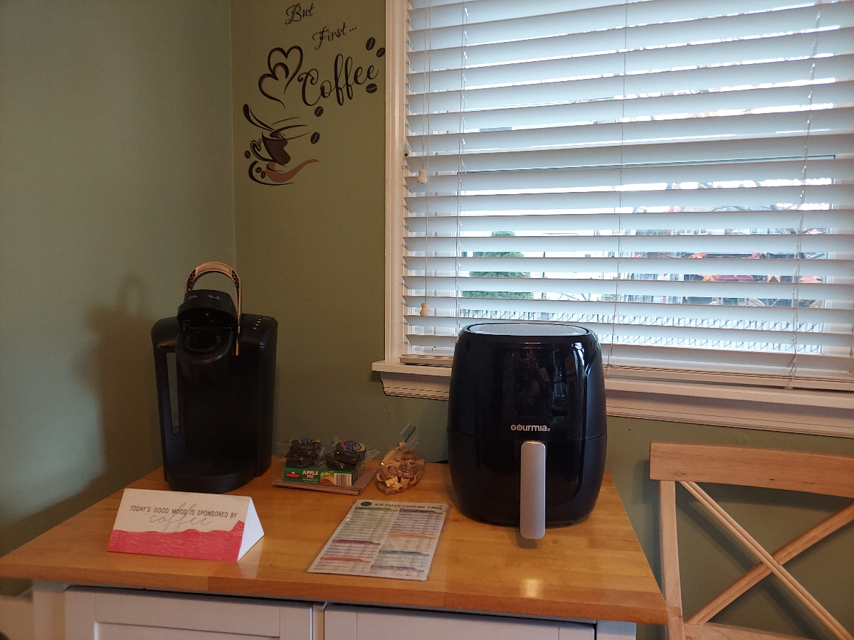 Spacious 3BR Home w/ Driveway, Yard, Washer/Dryer, Close to Hospitals, 10min walk to Public Transpor - Photo 5