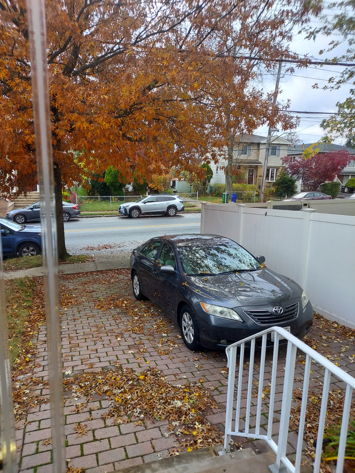 Spacious 3BR Home w/ Driveway, Yard, Washer/Dryer, Close to Hospitals, 10min walk to Public Transpor - Photo 3