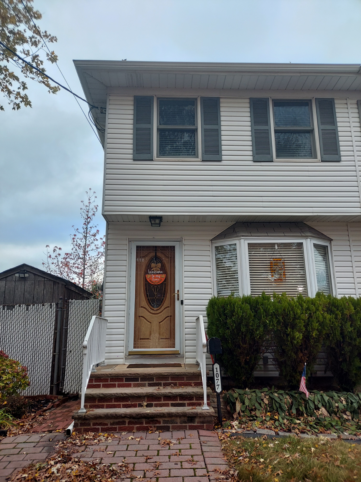 Spacious 3BR Home w/ Driveway, Yard, Washer/Dryer, Close to Hospitals, 10min walk to Public Transpor - Photo 1