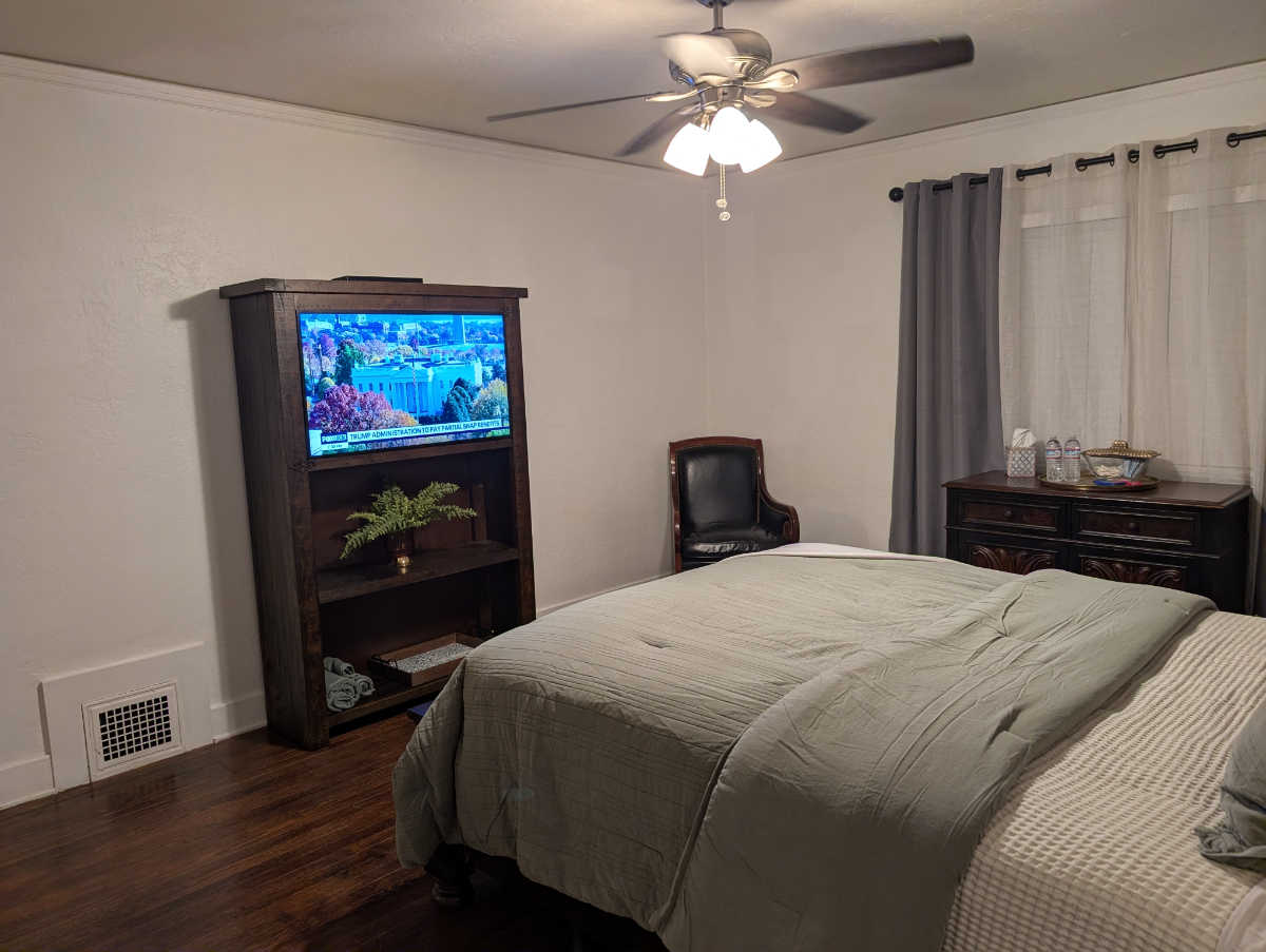 Large Furnished Private Room with Private Bathroom - Photo 3