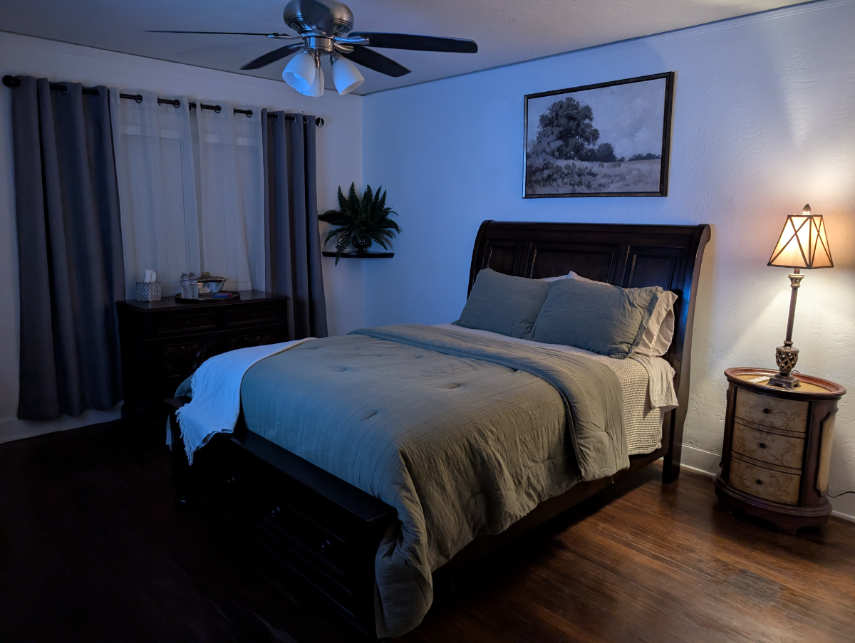 Large Furnished Private Room with Private Bathroom - Photo 4